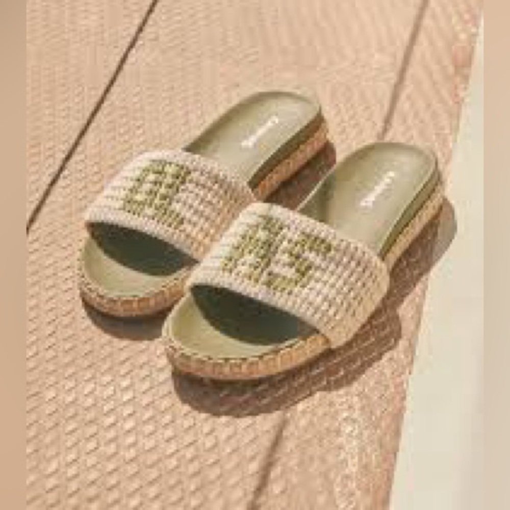 KAANAS “Big Heart” Crochet Slide Sandals – Olive/Beige – Brand New in Box size 6